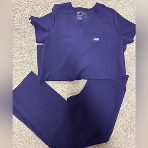 Figs scrubs set in OG purple Small Catarina and XSP Livingston pant.EUC